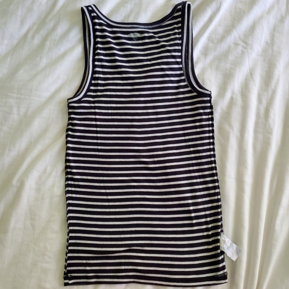 Old Navy Slim Fit Tank Medium - Picture 4 of 6